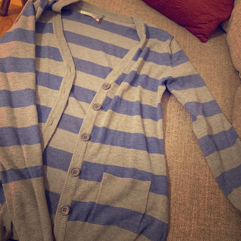 Lite sweater, blue and grey stripes. Form fitted.